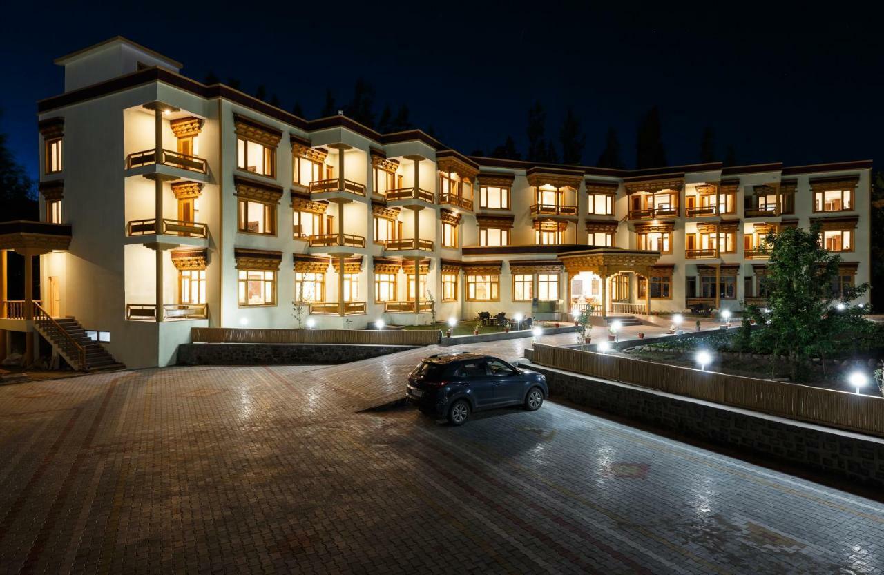 Hotel Leh Plaza Exterior foto