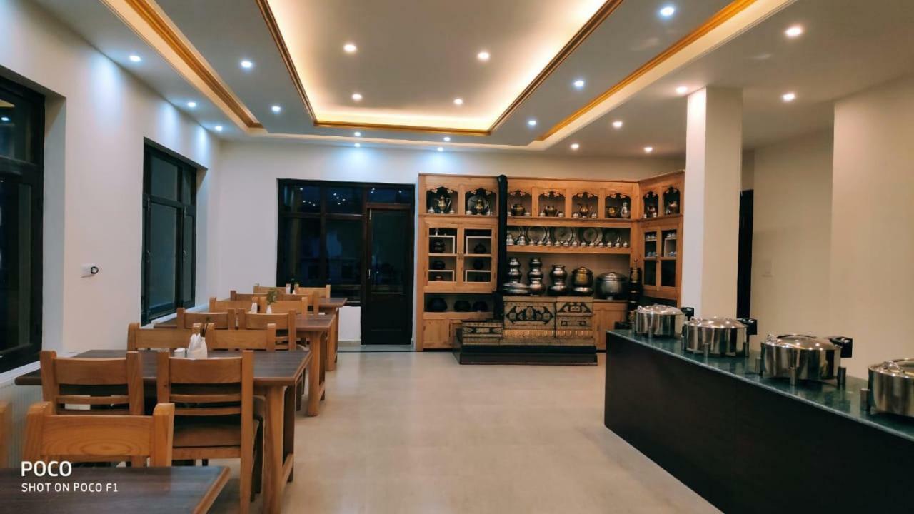 Hotel Leh Plaza Exterior foto