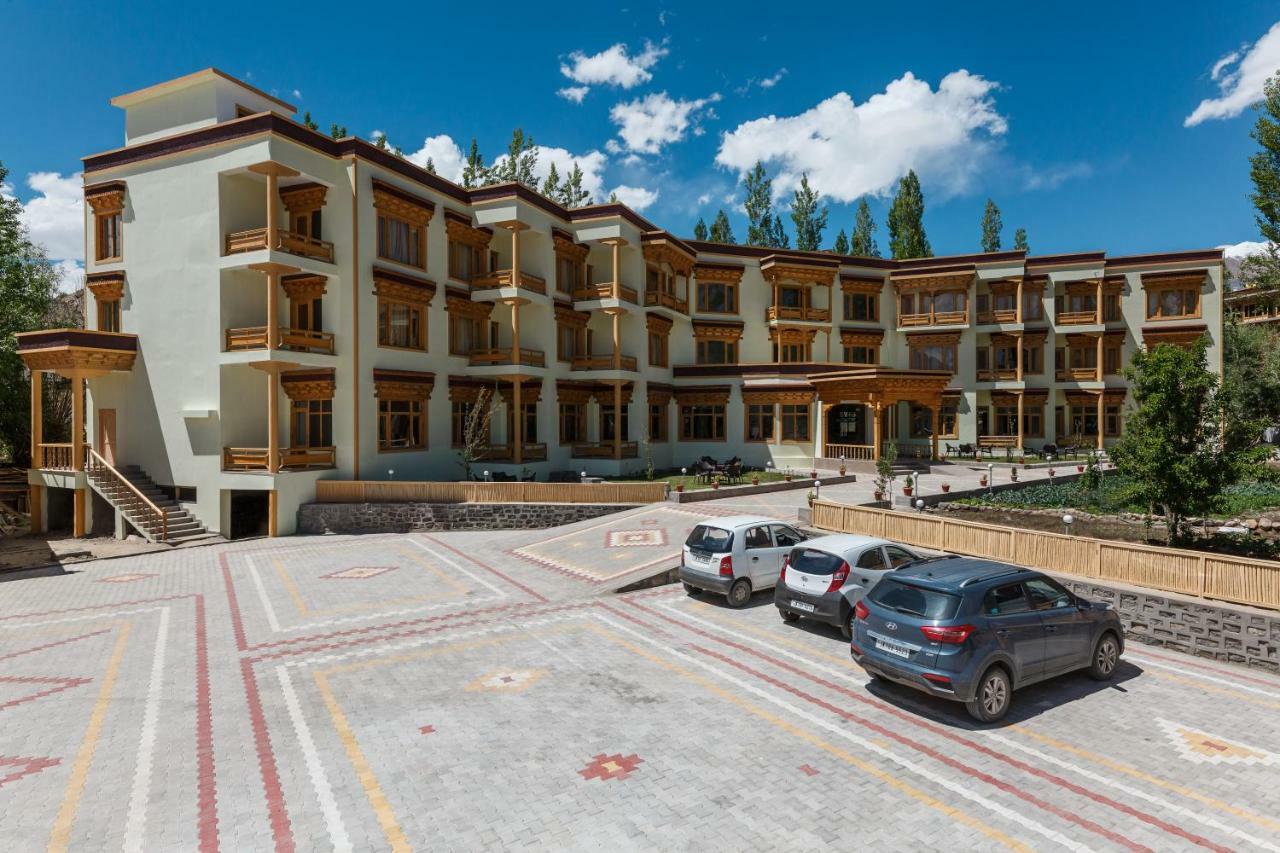 Hotel Leh Plaza Exterior foto